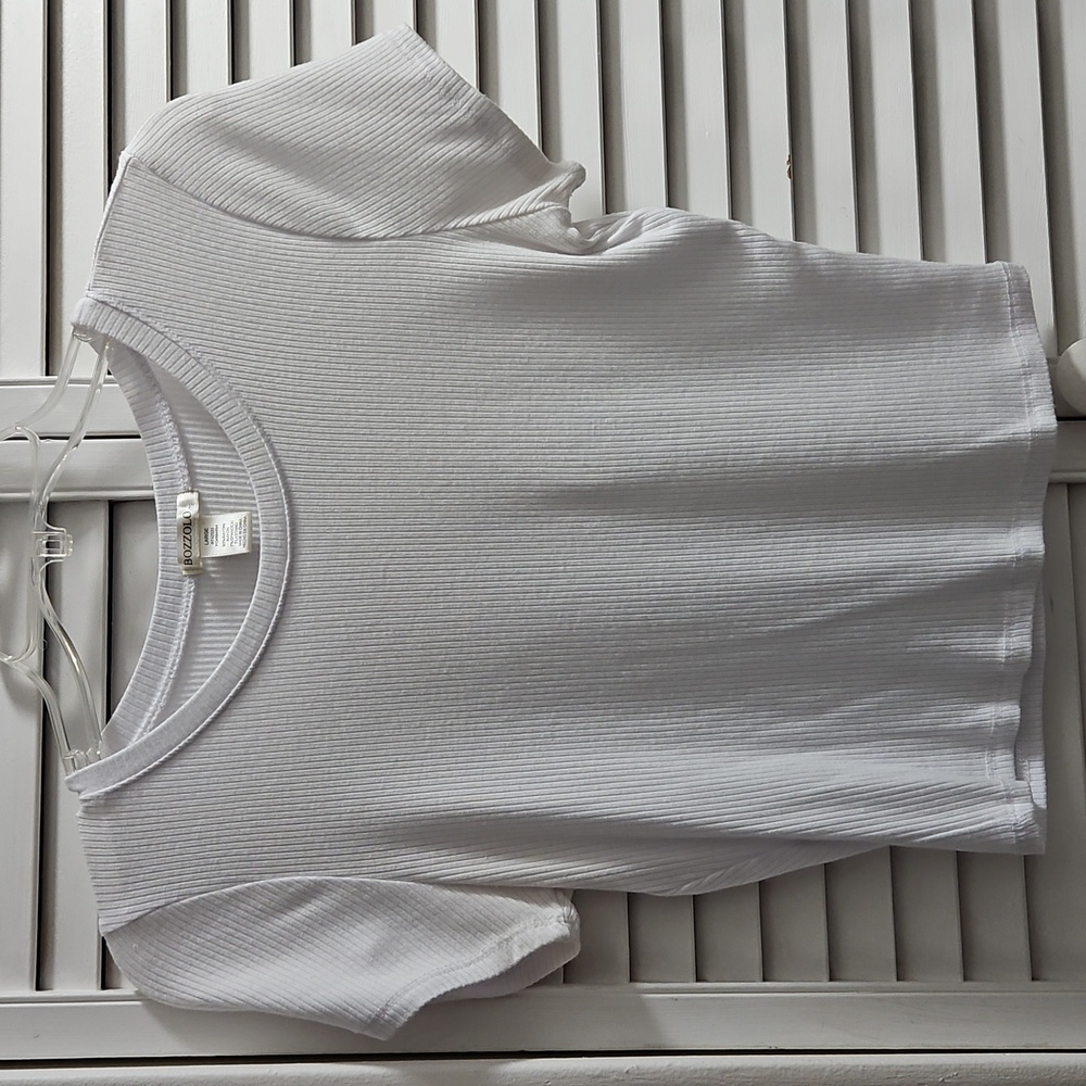 White Ribbed Short Sleeve Top. Super cute L